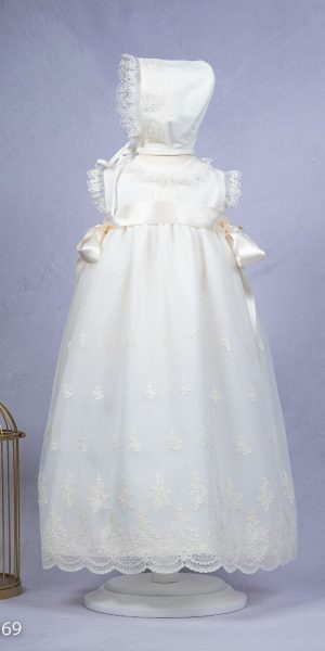 BATON TUL BORDADO CON CAPOTA