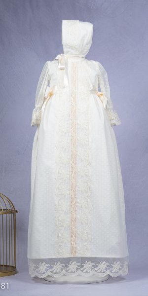 BATON DE CRISTIANAR TUL TOPOS CON ENCAJES Y CAPOTA