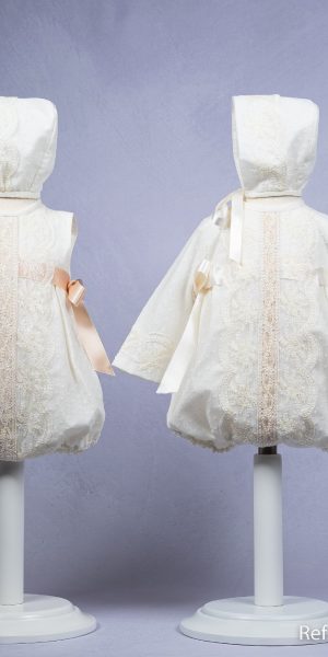 PELELE TUL TOPOS CON ENCAJES Y CAPOTA